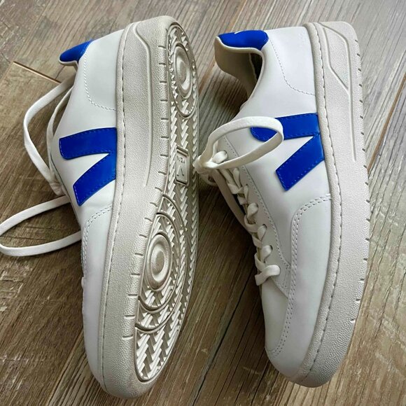 Veja's V-12 Leather White Paros, Unisex, Size 39, $100 (retails $170) - Picture 2 of 10